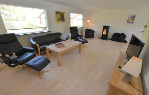 Asserballeskov House | Three-Bedroom Holiday Home In Augustenborg