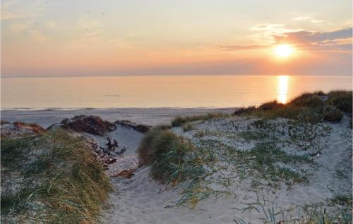 Henne Strand House | Three-Bedroom Holiday Home In Henne