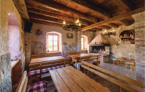 Lecevica House | Three-Bedroom Holiday Home In Lecevica