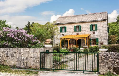 Lecevica House | Three-Bedroom Holiday Home In Lecevica