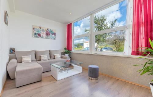 Neoric House | Three-Bedroom Holiday Home In Neoric