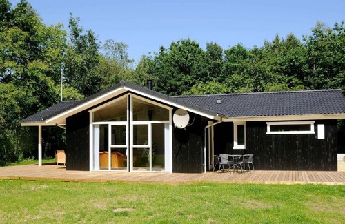 Ans House | Three-Bedroom Holiday home in Ans By 3