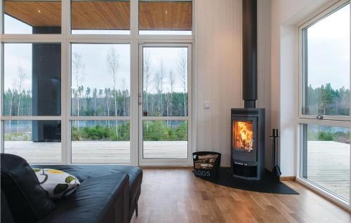 Holmsjo House | Three-Bedroom Holiday Home Holmsjö With A Fireplace 06