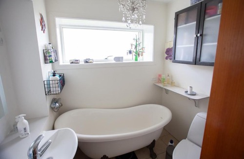 Hvitanes Apartment | Three bedroom house close to nature and capital