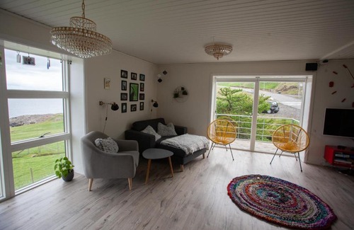 Hvitanes Apartment | Three bedroom house close to nature and capital