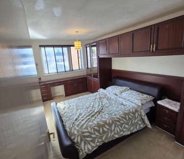 Redhill Bed & Breakfast | Three bedroom house with a garden
