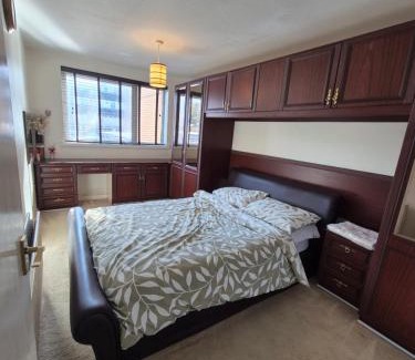 Redhill Bed & Breakfast | Three bedroom house with a garden