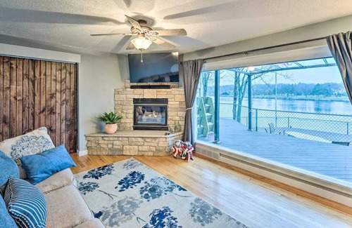 Rockford House | Three bedroom on River sleeps 10. Sits on the Rock River w/ gorgeous views.