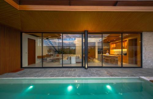 Babakan Bed & Breakfast | Three Bedroom Pool Villa - VIIV House by Soobali