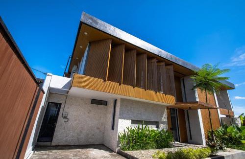 Babakan Bed & Breakfast | Three Bedroom Pool Villa - VIIV House by Soobali