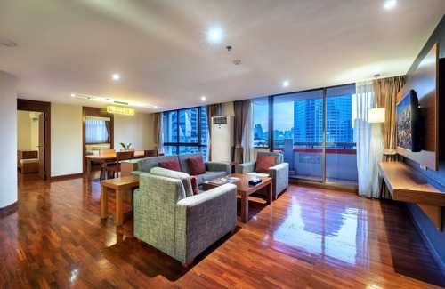 Embassy District House | Three Bedroom Residence - an excellent choice for large families