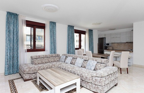 Becici Apartment | Three bedroom spacious apartment in Bečići