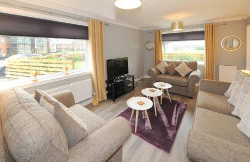Tillicoultry House | Three Bedroom Spacious House