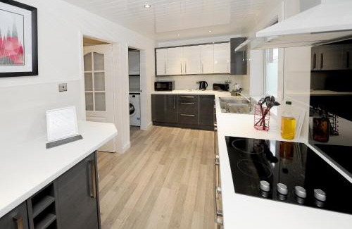 Tillicoultry House | Three Bedroom Spacious House