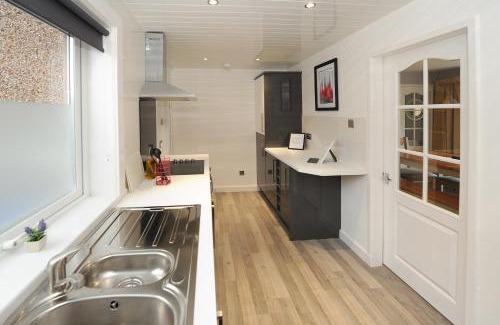 Tillicoultry House | Three Bedroom Spacious House