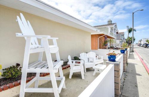West Newport House | Three Bedroom Three Bath Home w Patio 1 block from beach