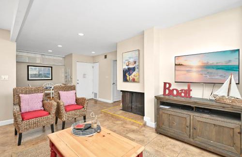 West Newport House | Three Bedroom Three Bath Home w Patio 1 block from beach