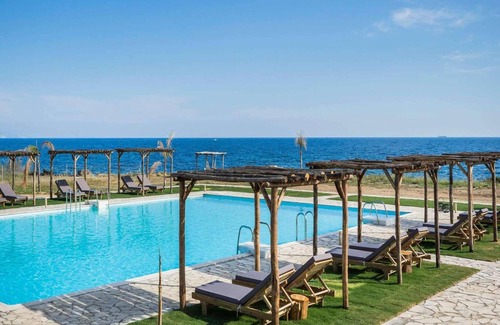 Kounopetra Villa | Three bedroom villa in a seafront complex