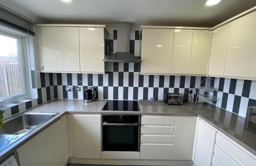 Windsor Apartment | Three bedrooms house in Windsor