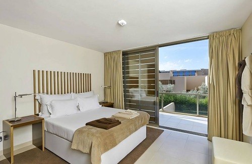 Salgados House | THREE Comfortable 2BR Villas, Private Pool, Full Kitchen and Pet-friendly!