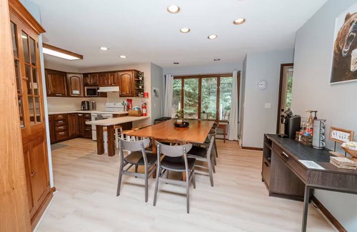 Birch Hill House | Three Cubs Cabin - hot tub, arcade room & minutes from downtown!