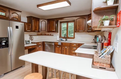 Birch Hill House | Three Cubs Cabin - hot tub, arcade room & minutes from downtown!