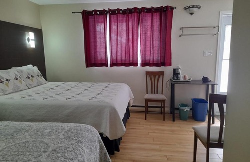 Bobcaygeon Hotel | Three Island Motel