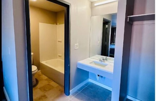 West New Haven Hotel | Three Judges Motel