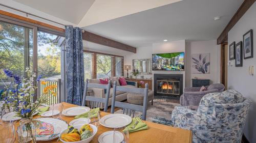 The Galena Territory House | Three Kings and A Little Bling