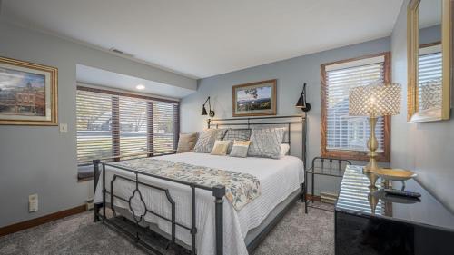 The Galena Territory House | Three Kings and A Little Bling