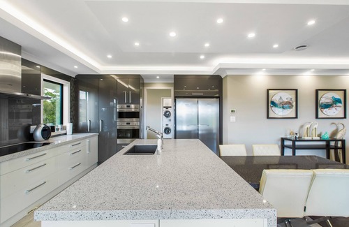 Auckland House | Three levels and home with covered swimming pool,tennis court,gym and games room