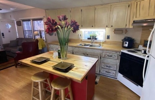 Lottie House | Three Mile Lake -WATERFRONT and completely Furnished lake house .