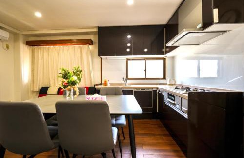 Miyakojima Apartment | Three minutes walk to subway Direct to the airport Umeda business district