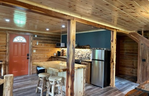 Jasper Cabin | Three Oaks Cabin - A Log Cabin Just 3 Miles East of Jasper on Hwy 74E