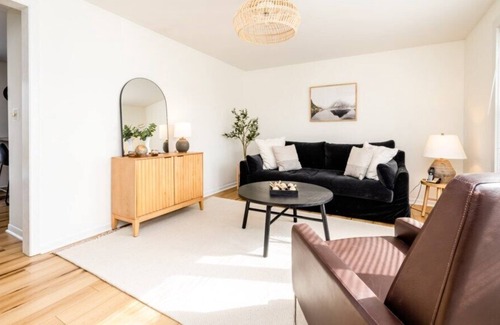 Three Oaks House | Three Oaks Charmer Close To Downtown! Two Night Summer MIN!