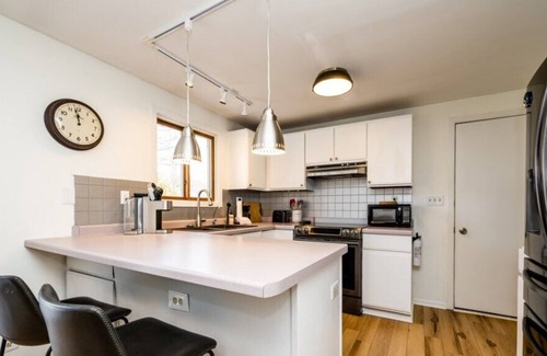 Three Oaks House | Three Oaks Charmer Close To Downtown! Two Night Summer MIN!