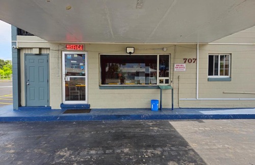 Titusville Hotel | Three Oaks Motel - Titusville
