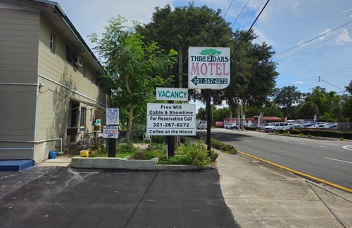 Titusville Hotel | Three Oaks Motel - Titusville