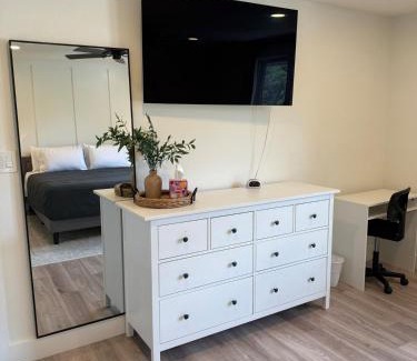 North Central Thousand Oaks House | Three Palm Rentals