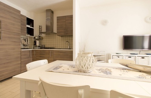 Palau Apartment | Three-room apartment Palau. Residence with swimming pool.