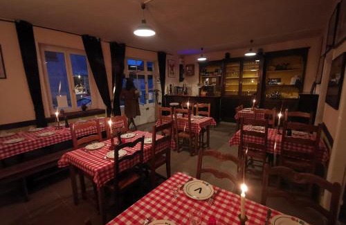 Saint-Sebastien Bed & Breakfast | Three rooms above a bar Résistance meuseum
