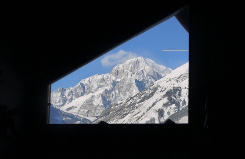 La Salle Apartment | Three rooms with 4/5 beds, overlooking Mont Blanc and private box