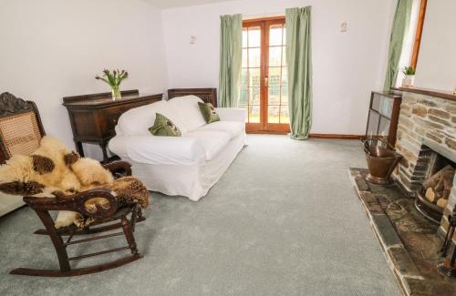 Lifton House | Thrushel Cottage