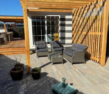 Ouddorp Ski Chalet | ThuizInOuddorp Parel no 30 & Oester no 29 Verkoeling aan Zee