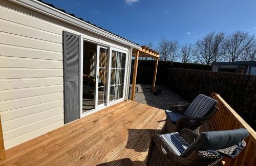 Ouddorp Ski Chalet | ThuizInOuddorp Parel no 30 & Oester no 29 Verkoeling aan Zee