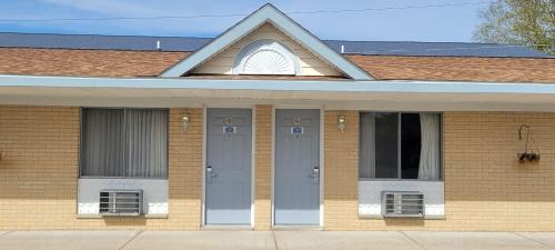 Mackinaw City Hotel | Thunderbird Inn of Mackinaw City