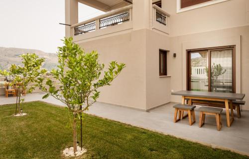 Souda House | Thyme Sea View Apartments by 8essentially