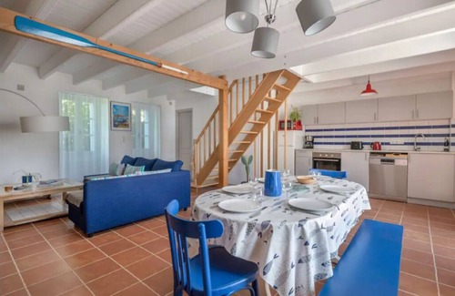Piriac-sur-Mer Cottage | Ti Héol: charming fisherman's cottage near the beach