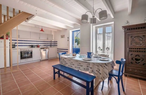 Piriac-sur-Mer Cottage | Ti Héol: charming fisherman's cottage near the beach