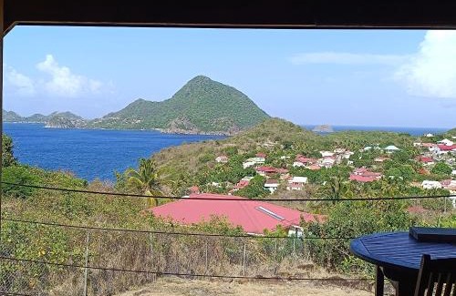 Grand Anse House | TI KAZ ANOLI Cottage en bois avec vue sur la baie